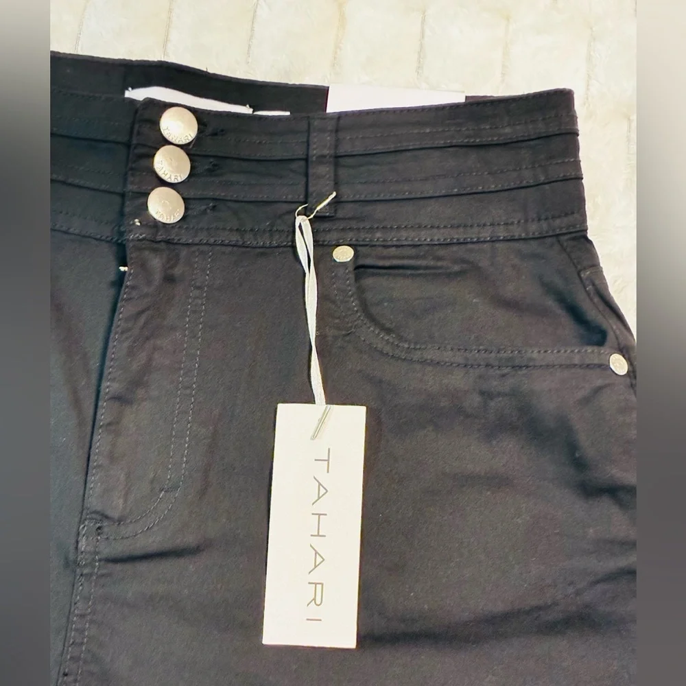 Tahari Black Bermuda Shorts - Size 6/28